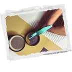 LUCKY TO HAVE® mini dustpan using the edge of the scoop to scrape fine dust from a grinder against a textured background, enabling precise recovery of residues from tight interiors - save your resources.