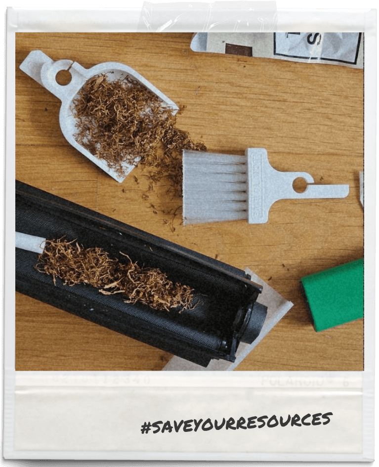 LUCKY TO HAVE® mini pan and broom collecting loose tobacco from a rolling tray, enabling precise handling and clean transfer of fine materials - save your resources.